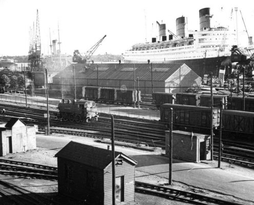 queen mary southampton docks large